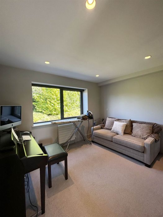 9 Cultra Station Road