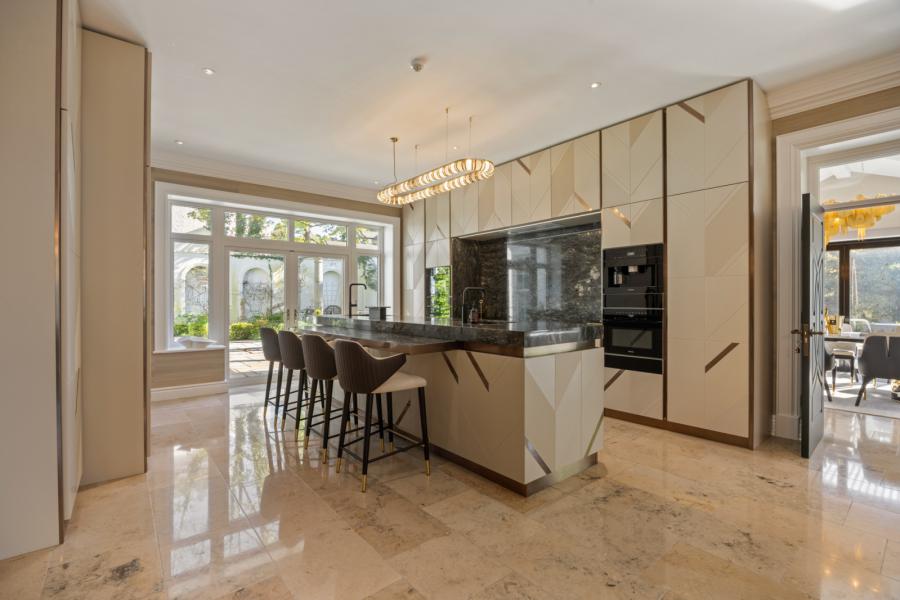 25 Cultra Avenue