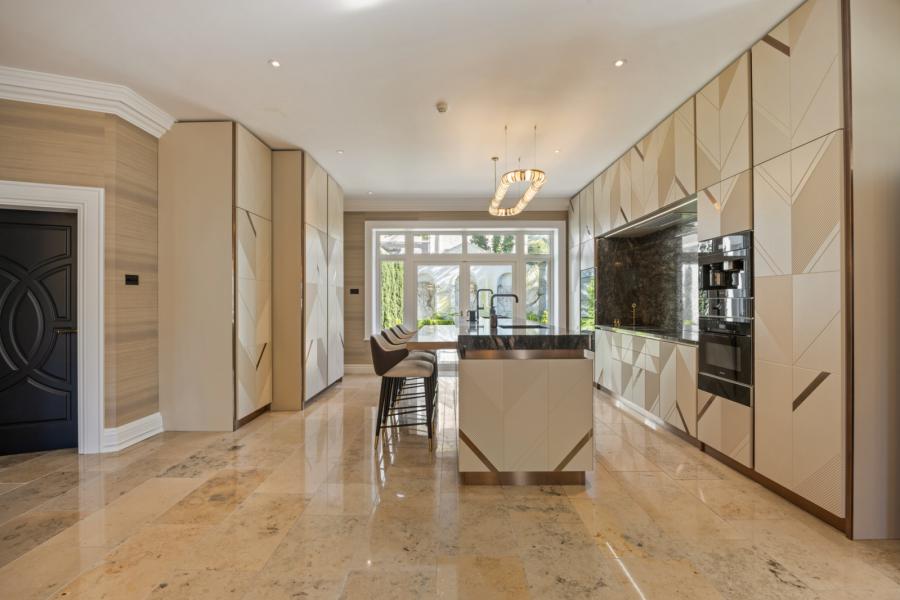 25 Cultra Avenue