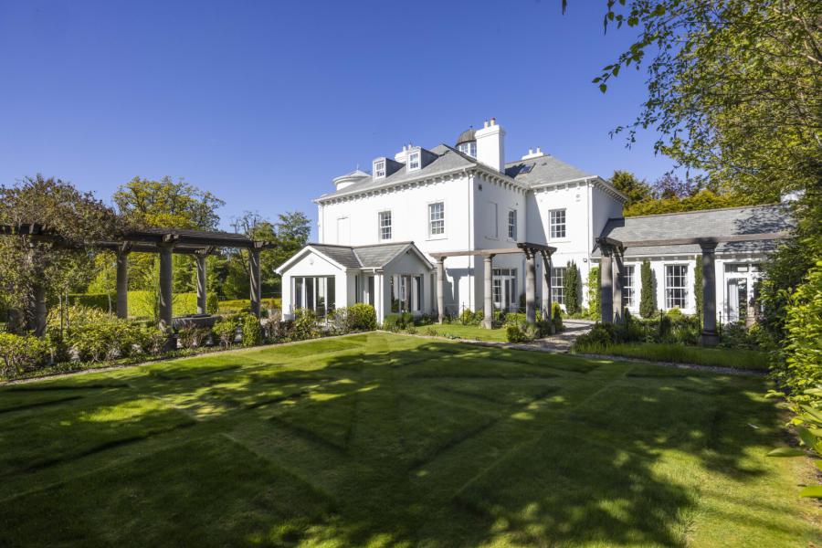 25 Cultra Avenue