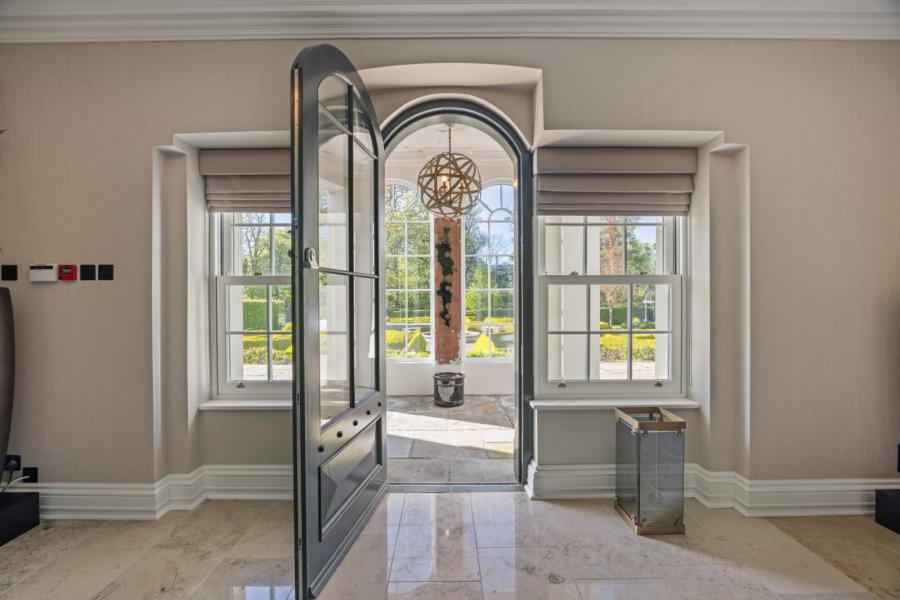 25 Cultra Avenue