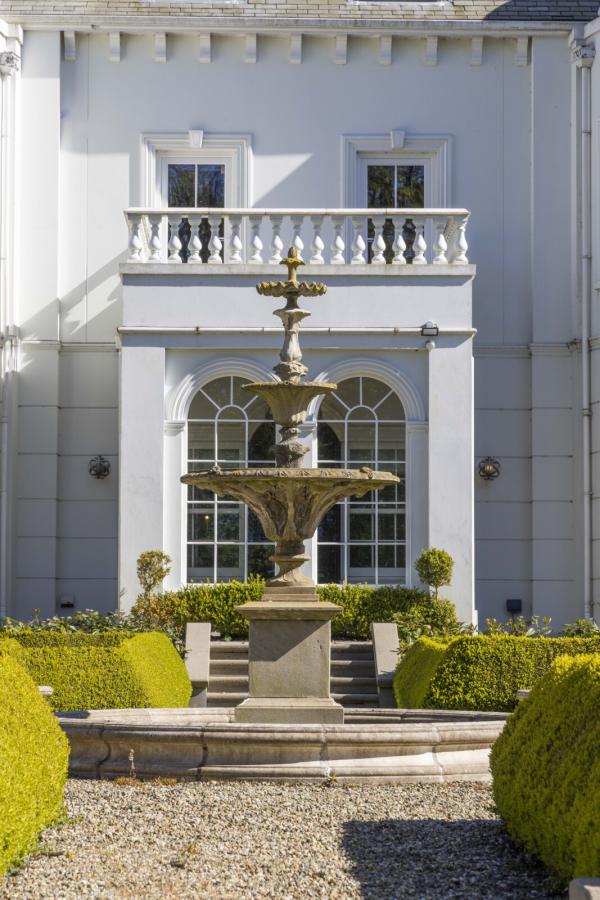 25 Cultra Avenue
