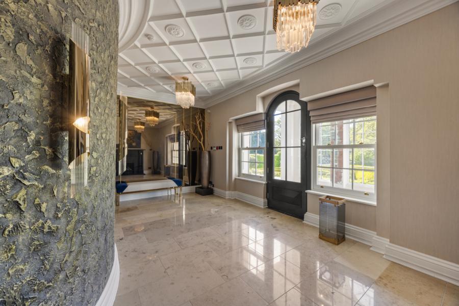 25 Cultra Avenue