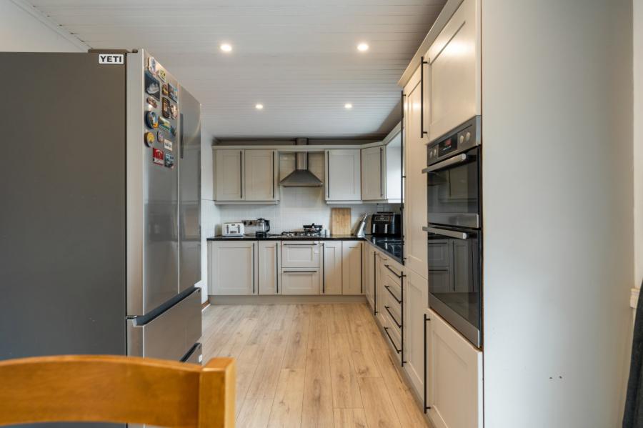 10 Stratford Gardens