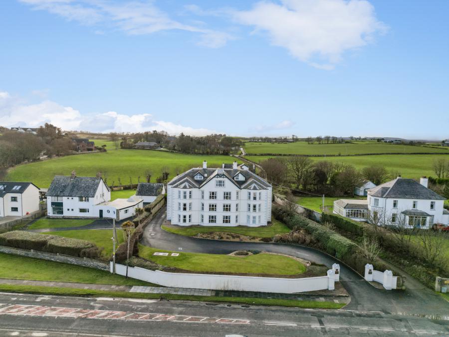 4 Warren Manor
