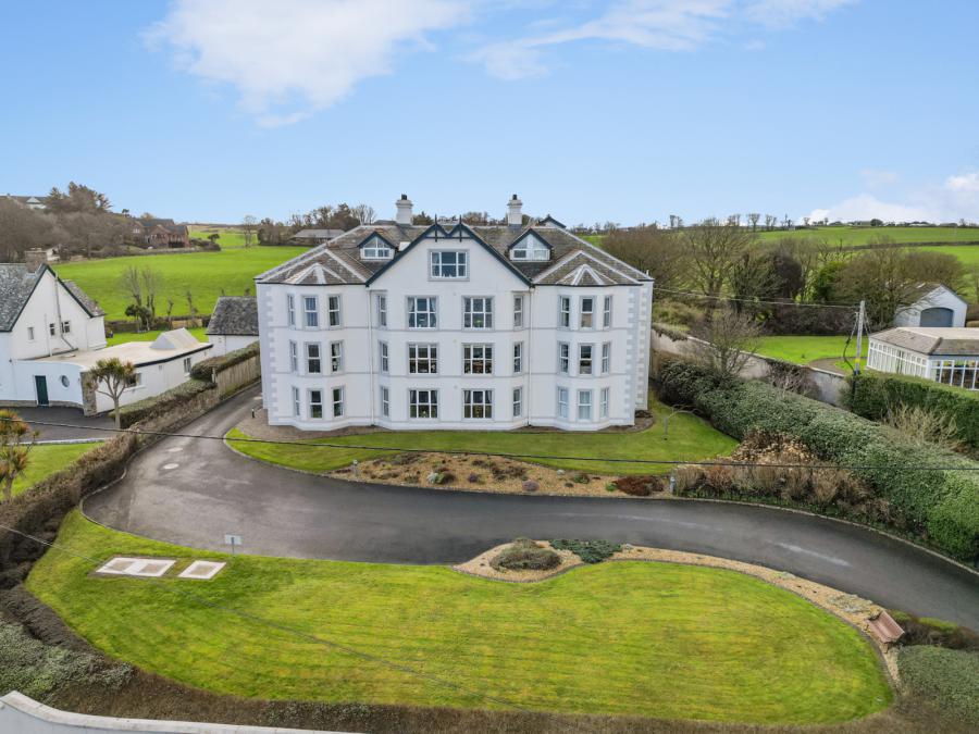 4 Warren Manor