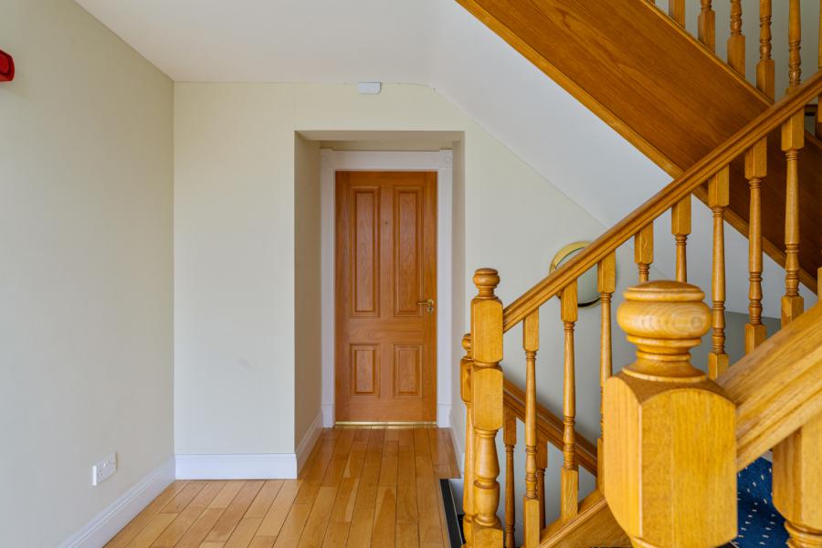 4 Warren Manor