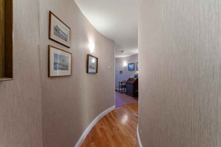 4 Warren Manor
