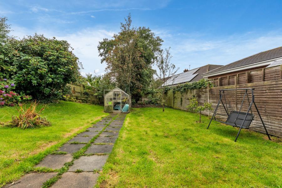 17 Meadow Park