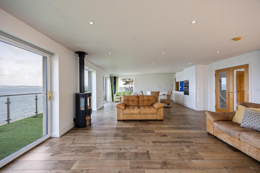 1 Downshire Court
