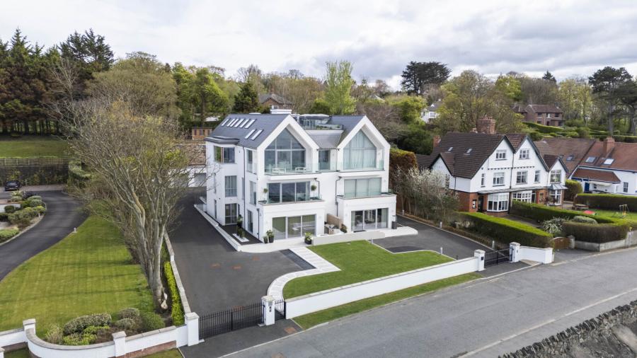 Apartment 2 Henley, 12 Seafront Road