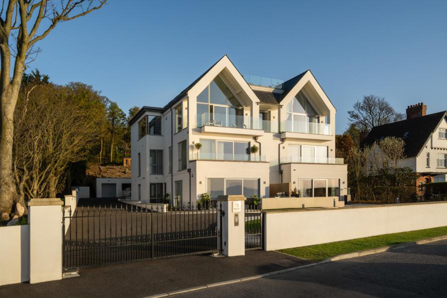 Apartment 2 Henley, 12 Seafront Road