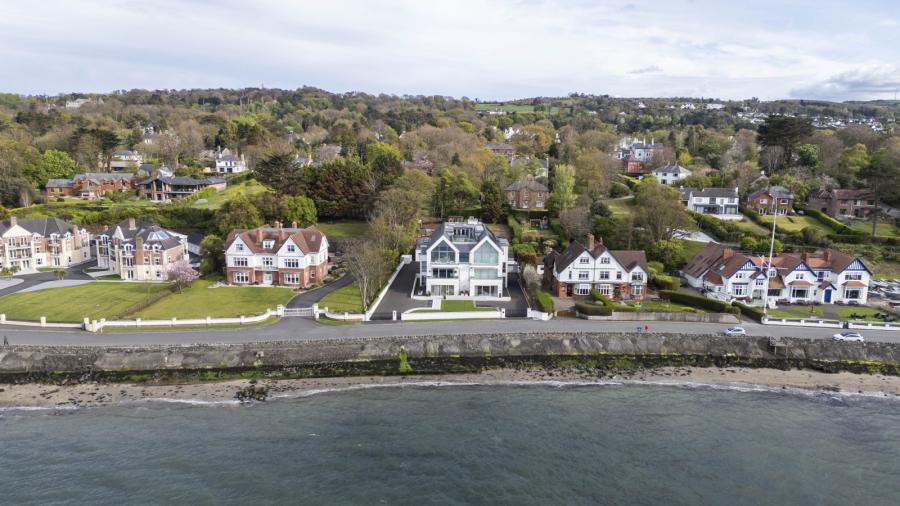 Apartment 2 Henley, 12 Seafront Road