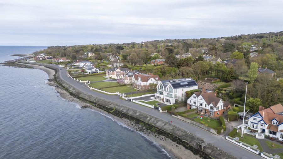 Apartment 2 Henley, 12 Seafront Road