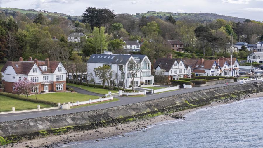Apartment 2 Henley, 12 Seafront Road