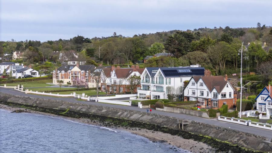 Apartment 2 Henley, 12 Seafront Road
