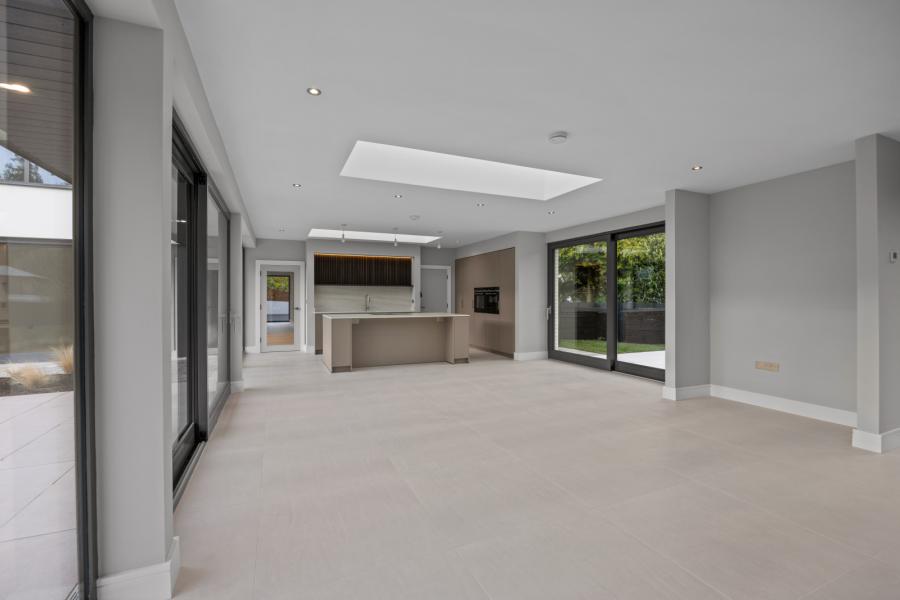 Monad, 7a Glen Road