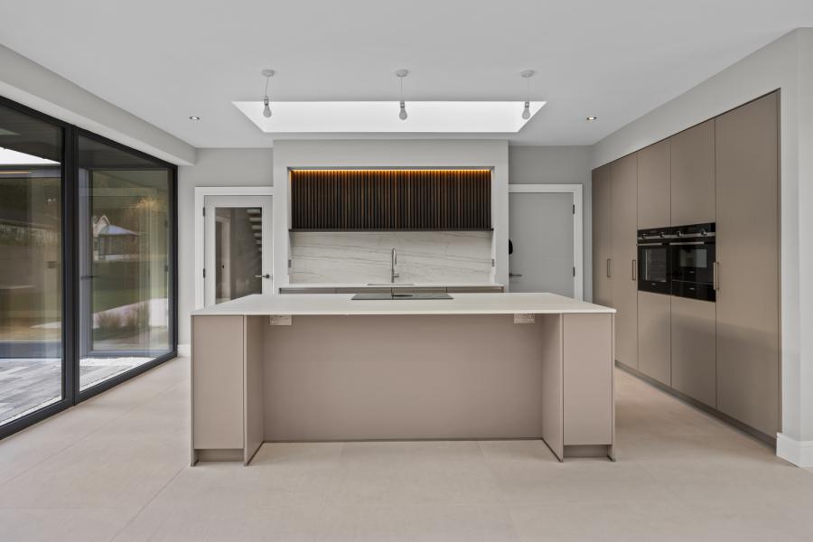 Monad, 7a Glen Road