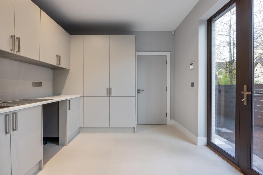 Monad, 7a Glen Road
