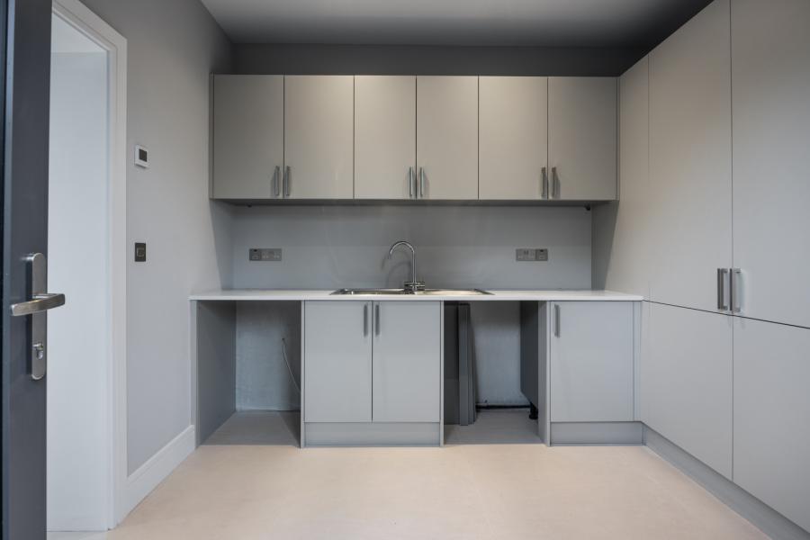 Monad, 7a Glen Road