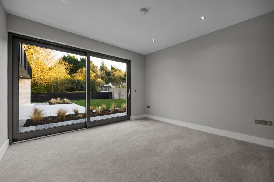 Monad, 7a Glen Road