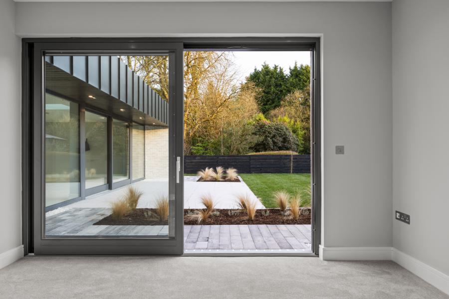 Monad, 7a Glen Road