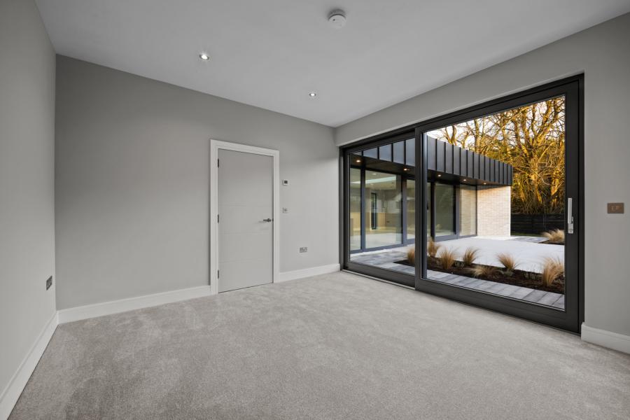 Monad, 7a Glen Road