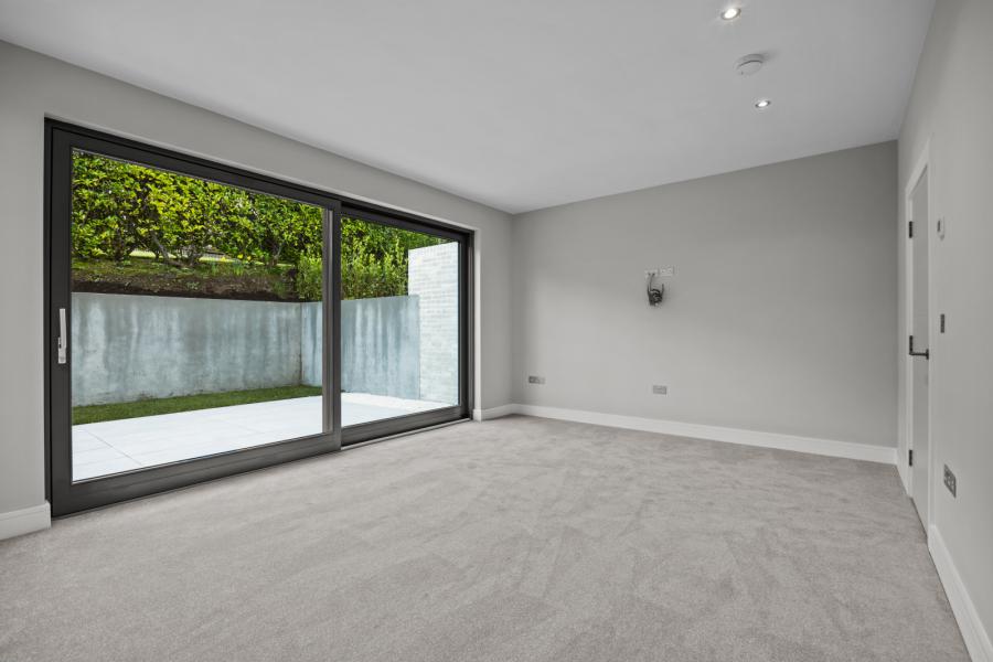 Monad, 7a Glen Road