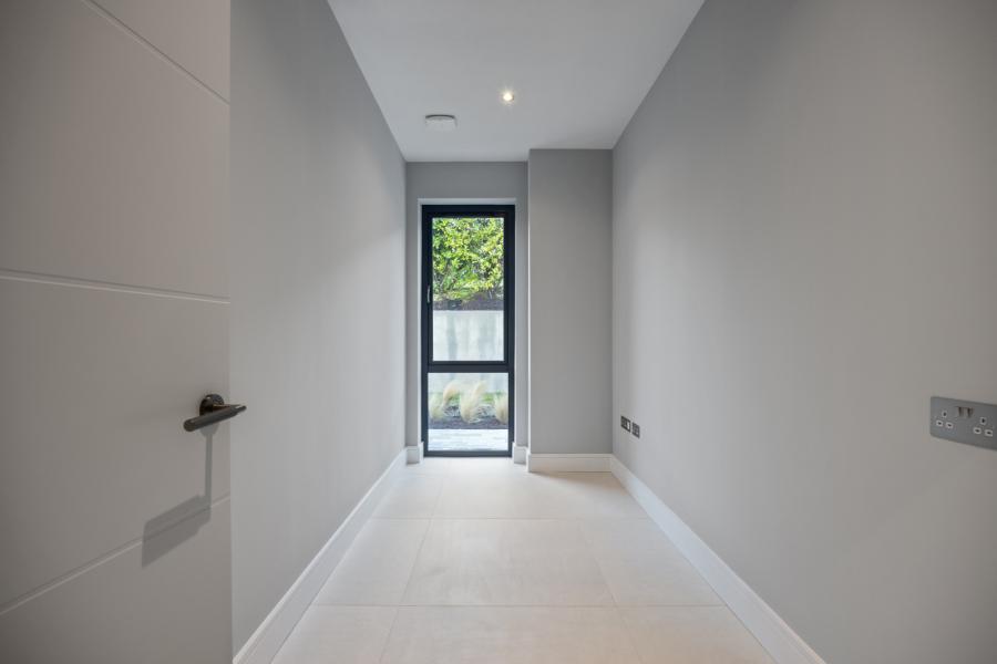 Monad, 7a Glen Road