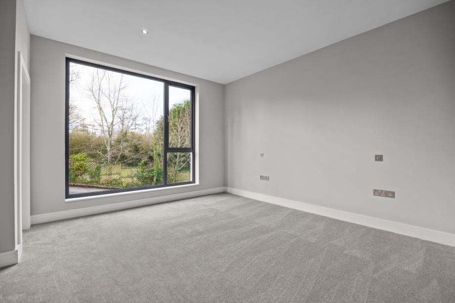 Monad, 7a Glen Road