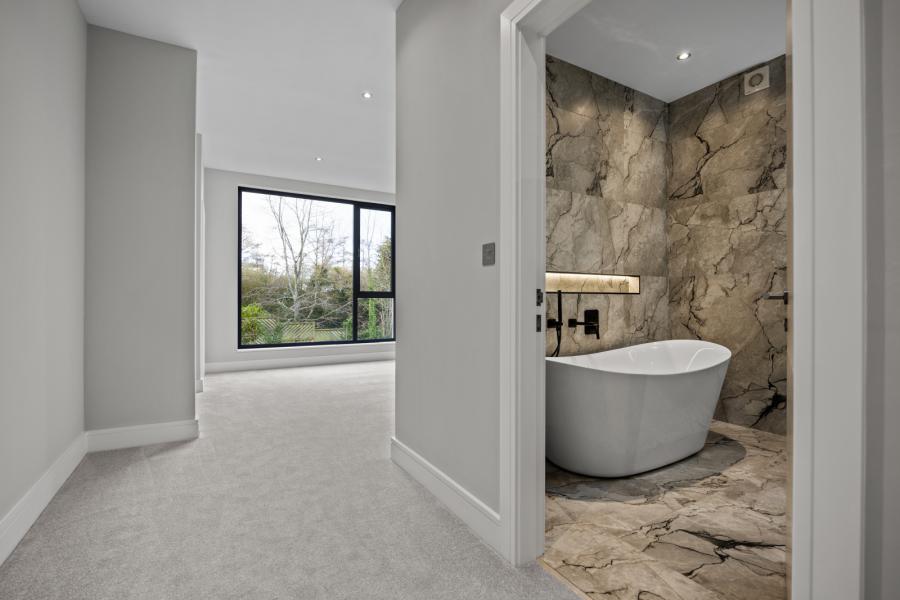 Monad, 7a Glen Road