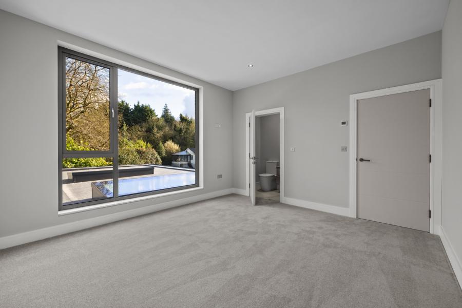 Monad, 7a Glen Road