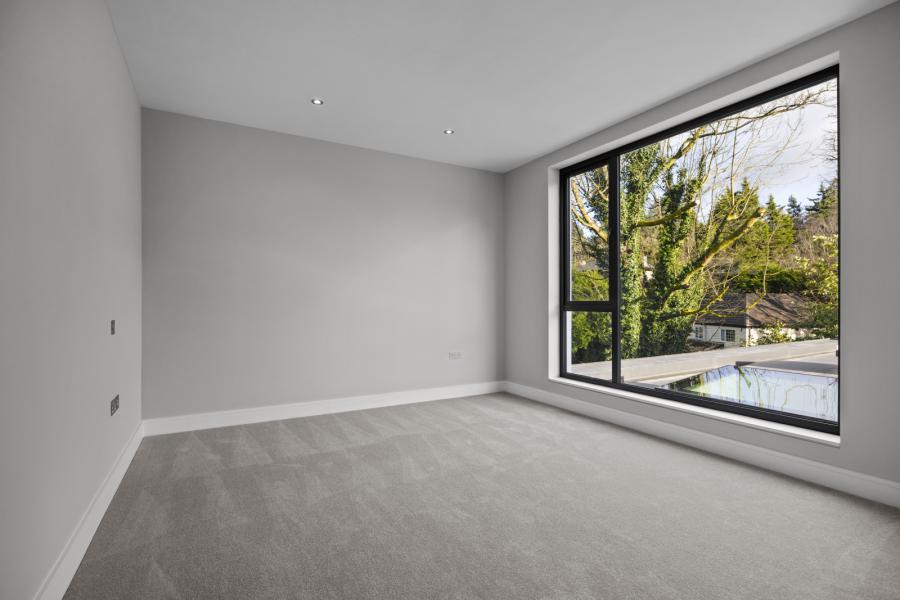 Monad, 7a Glen Road