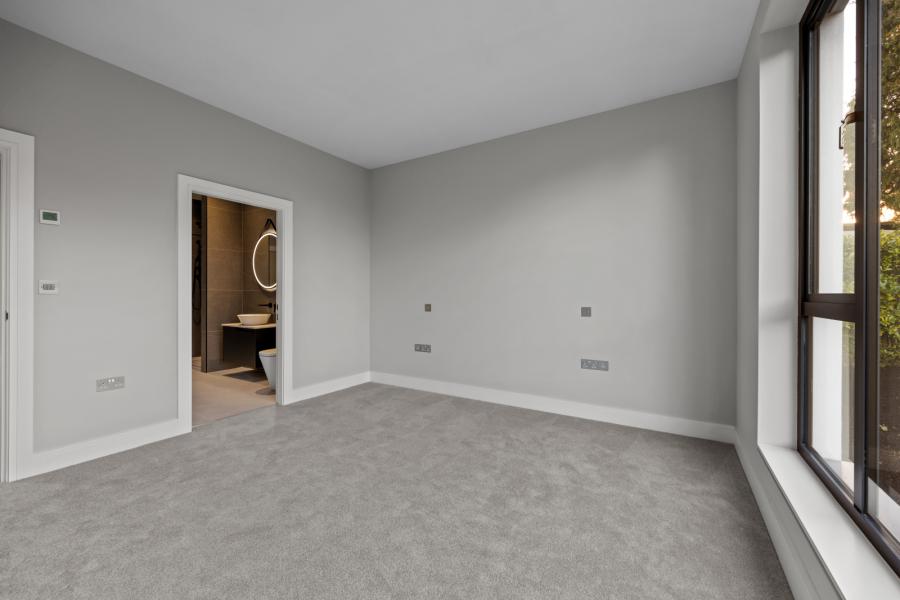 Monad, 7a Glen Road