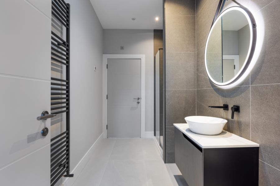 Monad, 7a Glen Road