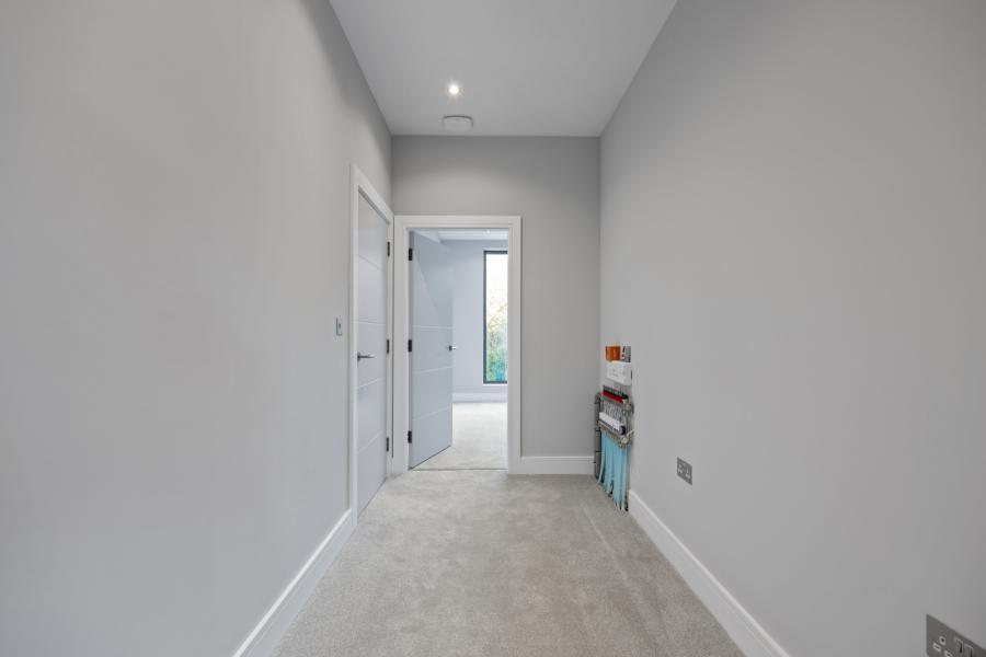 Monad, 7a Glen Road