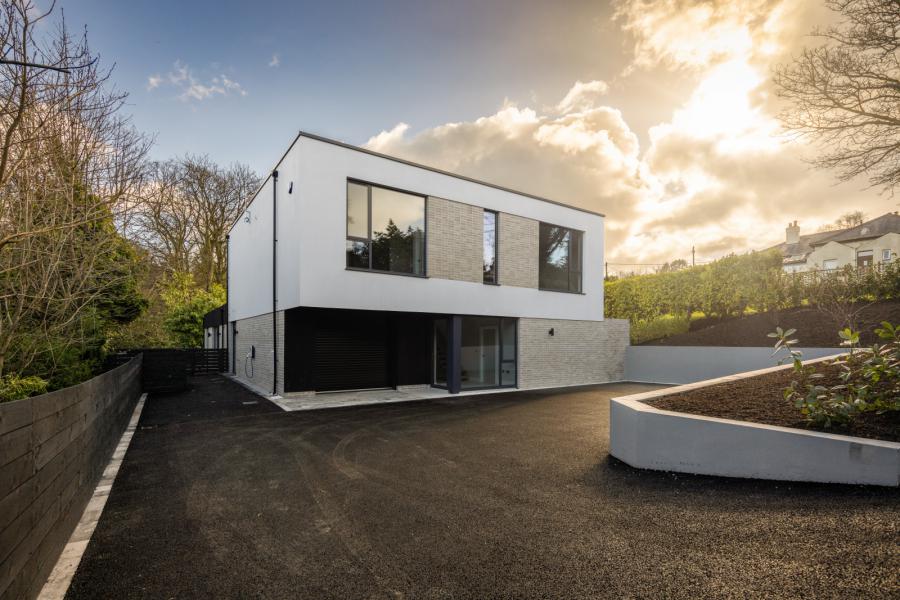 Monad, 7a Glen Road