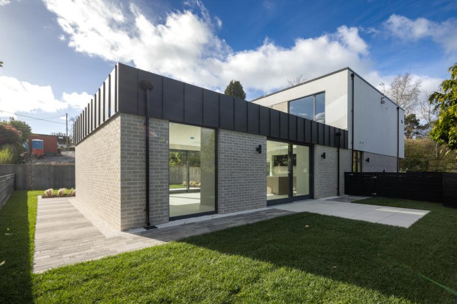 Monad, 7a Glen Road