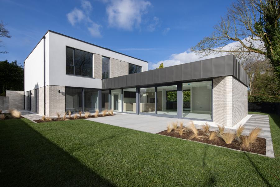 Monad, 7a Glen Road
