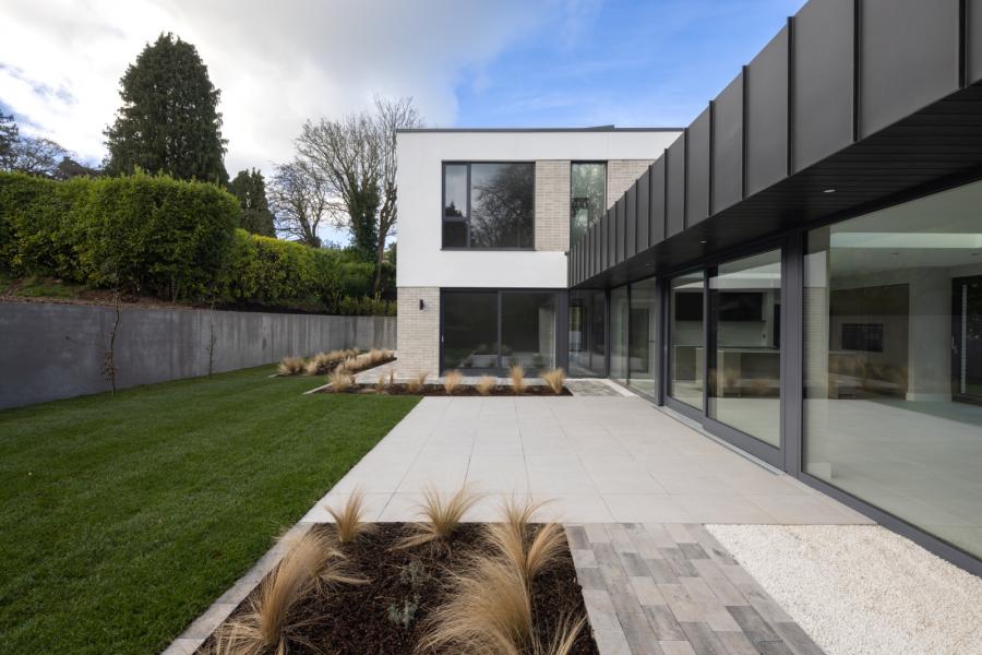 Monad, 7a Glen Road
