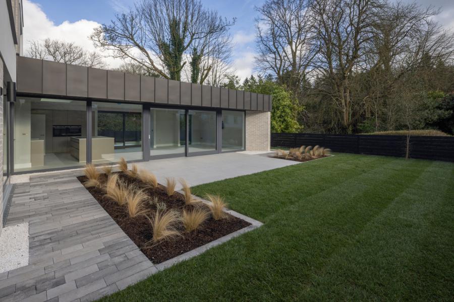 Monad, 7a Glen Road