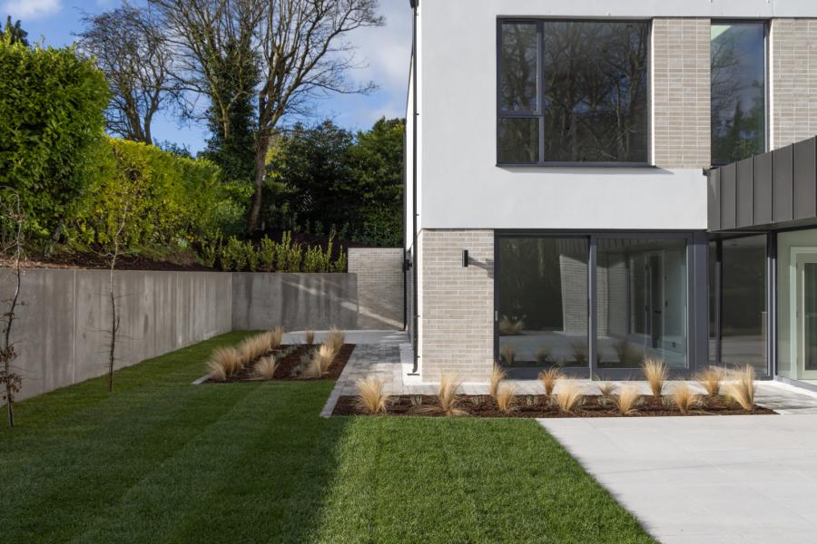 Monad, 7a Glen Road