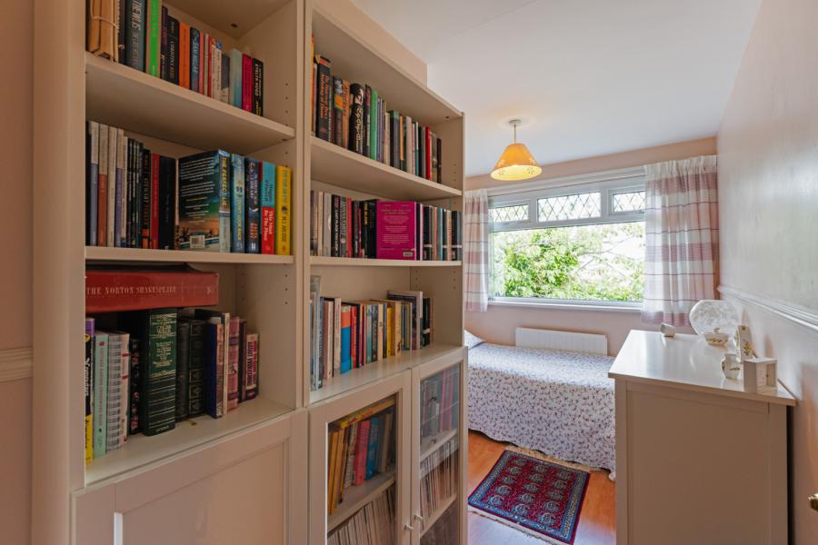 4 Dalwhinney Road