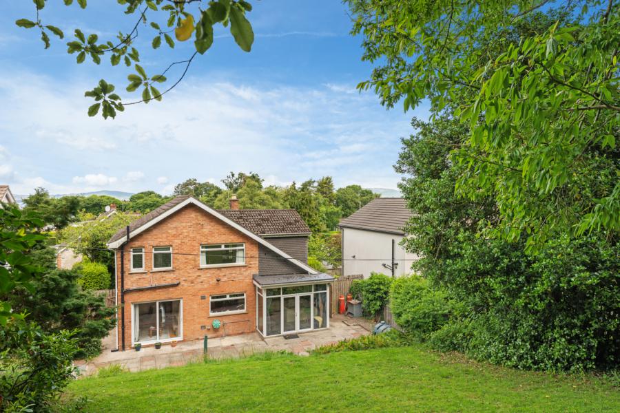 4 Dalwhinney Road