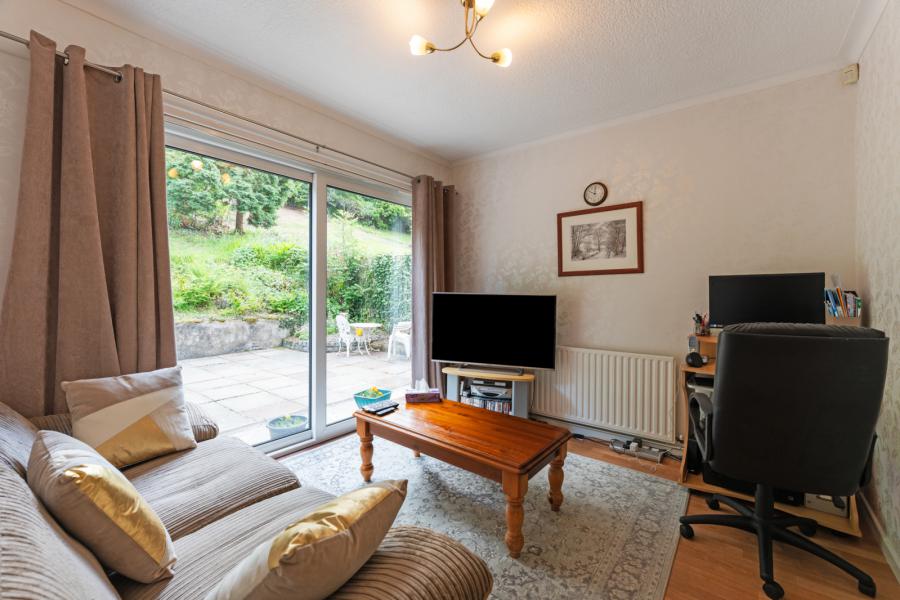 4 Dalwhinney Road