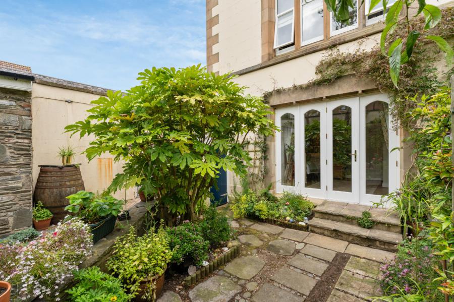 17 Groomsport House Road
