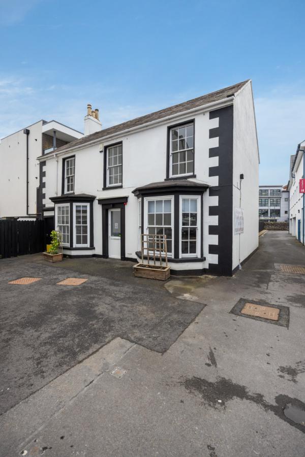 Auburn House, 126 High Street