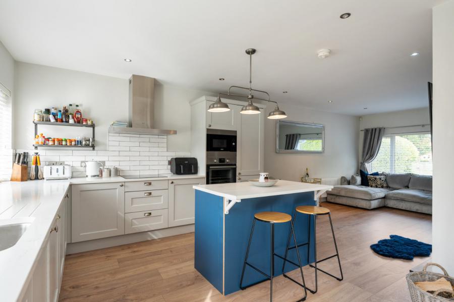 12 Invergarry Avenue