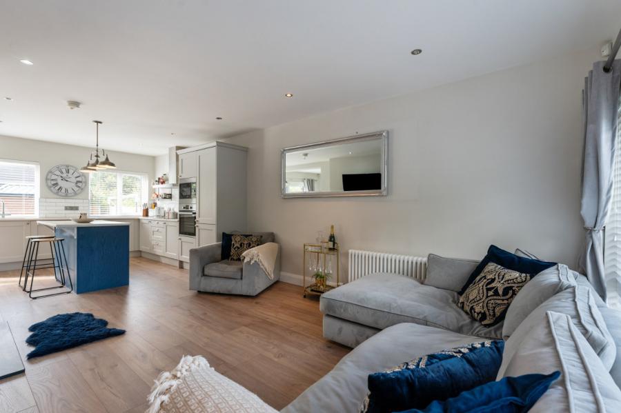 12 Invergarry Avenue