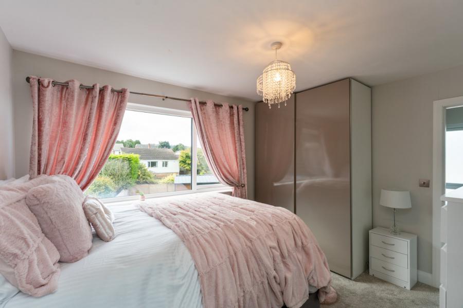 12 Invergarry Avenue